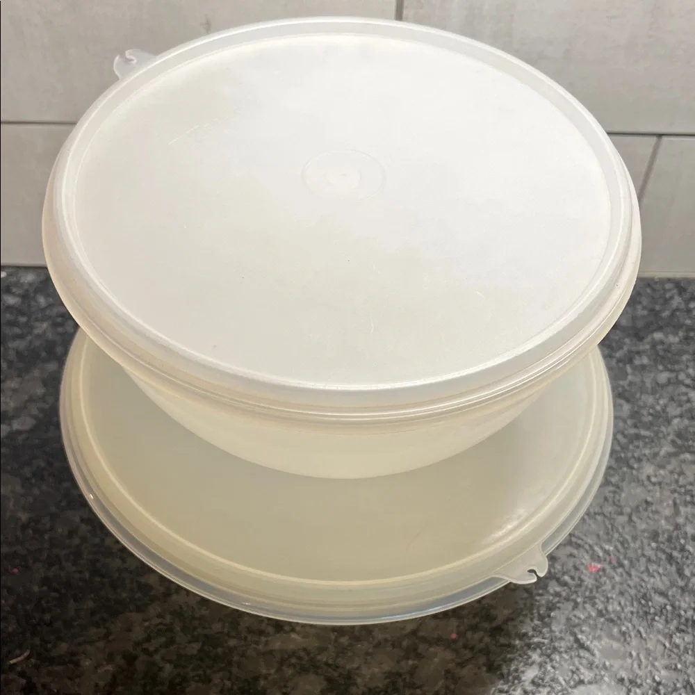 Vintage Tupperware Wonderlier White Plastic Mixing Bowl Set. Very good condition